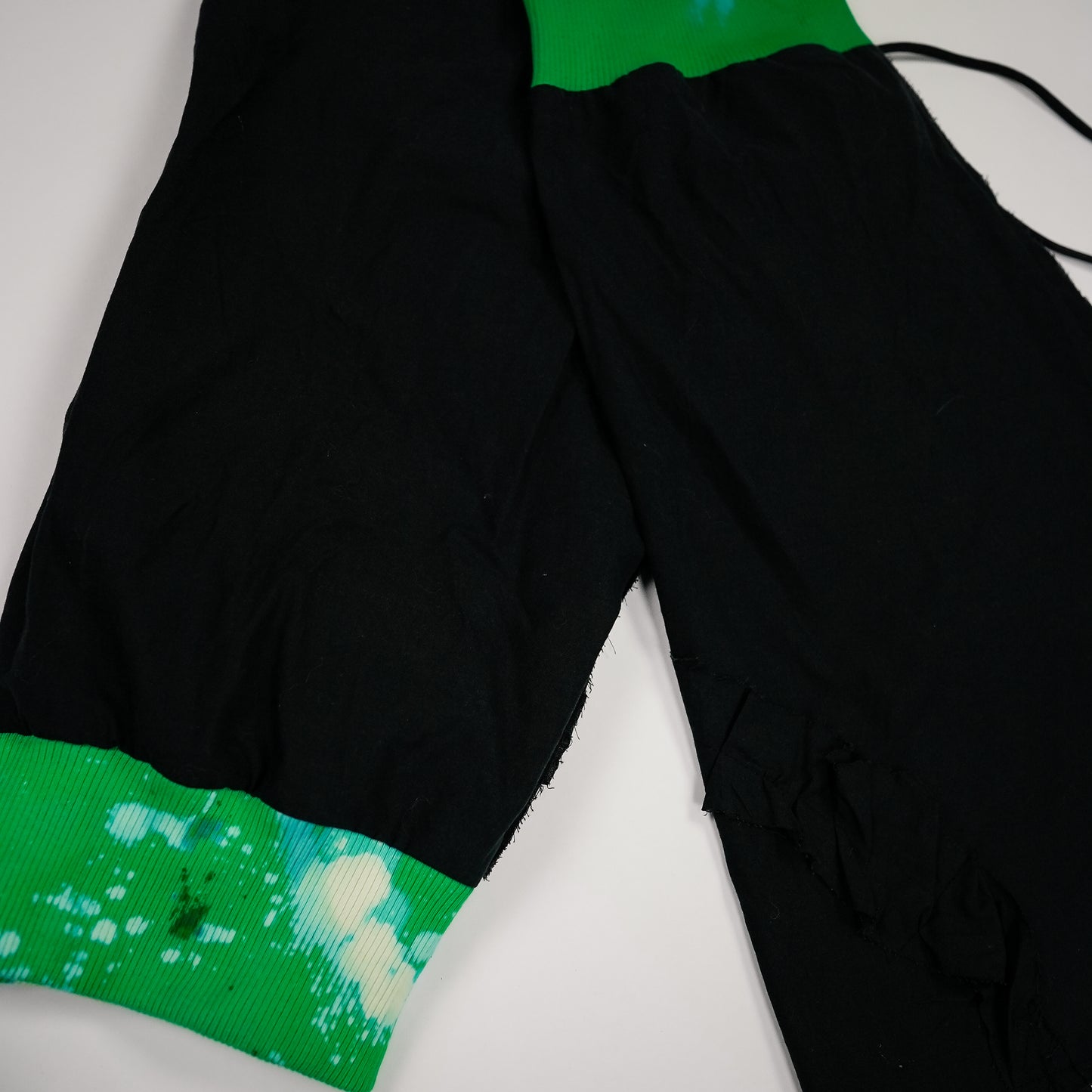 GREEN ACID LEG WARMER by Mademoiselle Opossum