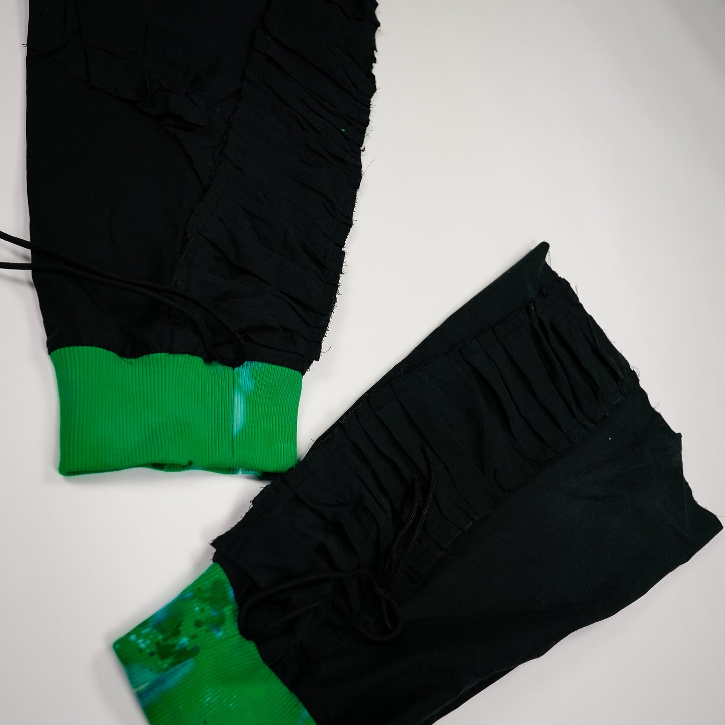 GREEN ACID LEG WARMER by Mademoiselle Opossum