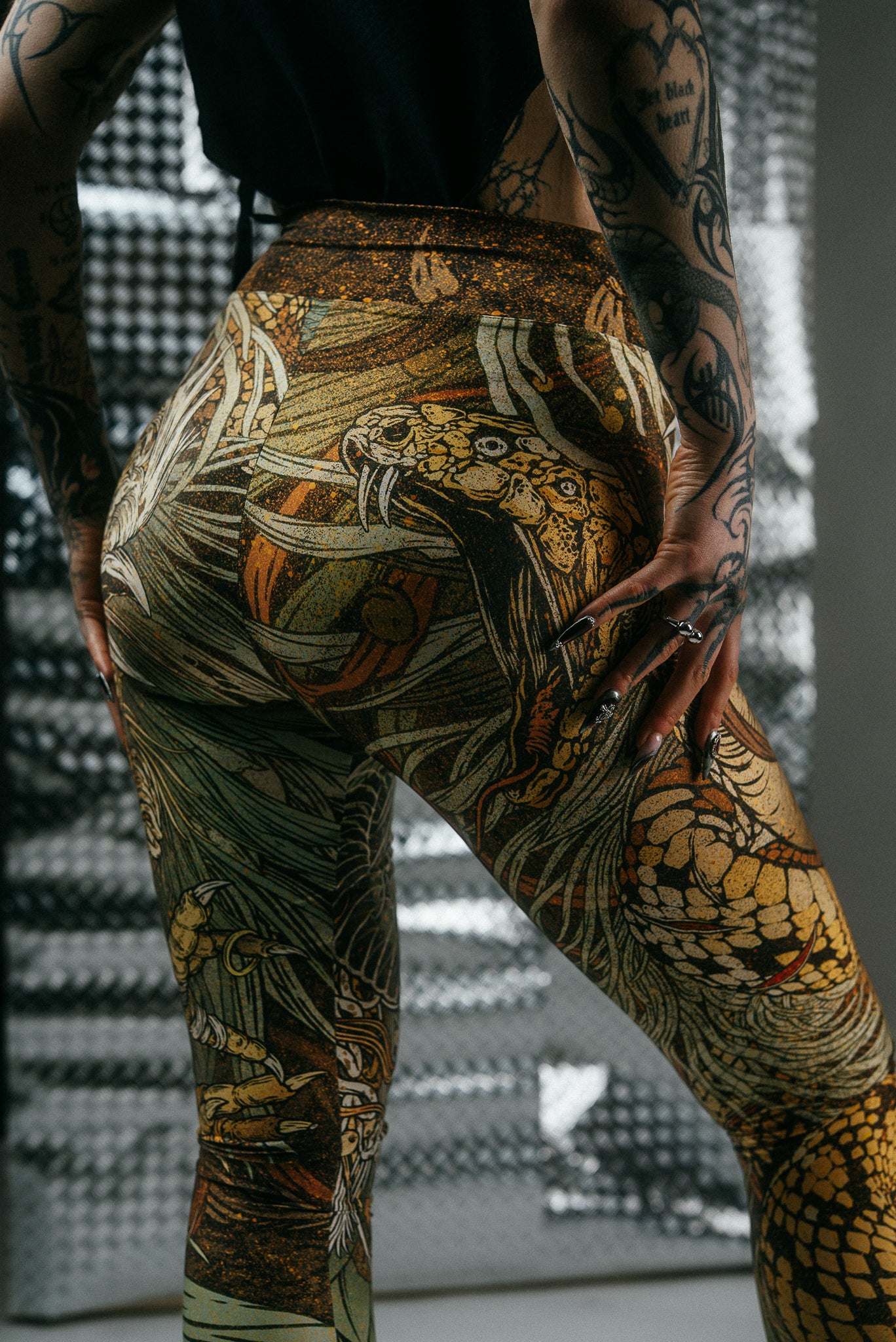 KUSEN DARK LEGGINGS