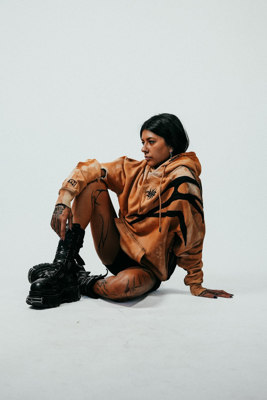 Crossed shoulder hoodie