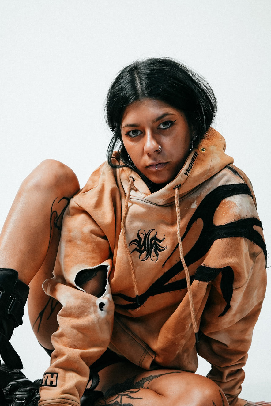 Crossed shoulder hoodie